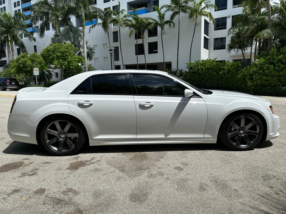 2014 Chrysler 300 (2005-2023) - Image 18 of 28