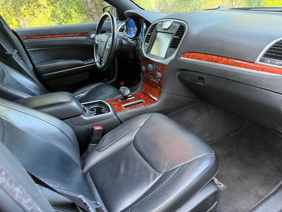 2014 Chrysler 300 (2005-2023) - Image 13 of 19
