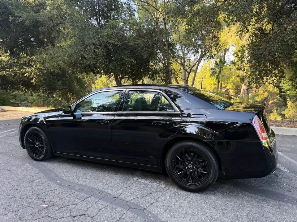 2014 Chrysler 300 (2005-2023) - Image 3 of 19