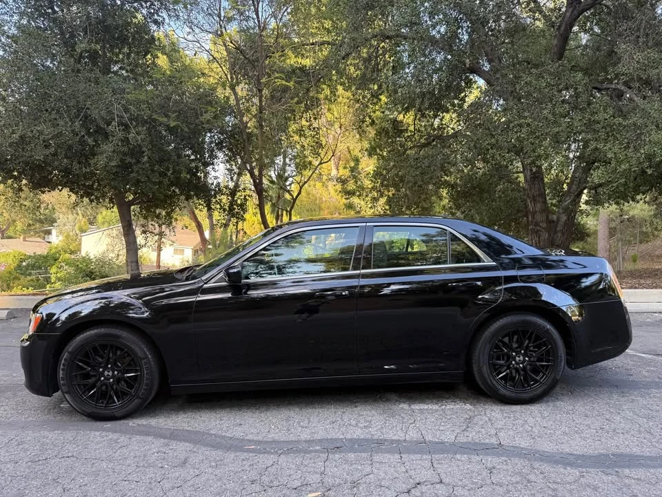 2014 Chrysler 300 (2005-2023) - Image 4 of 19