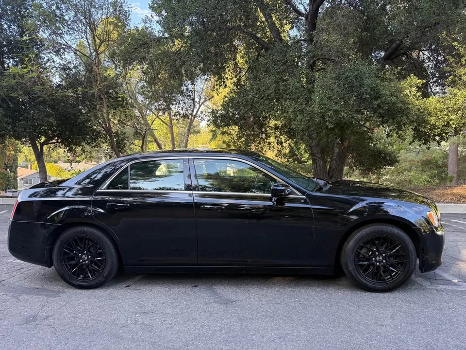 2014 Chrysler 300 (2005-2023) - Image 18 of 19