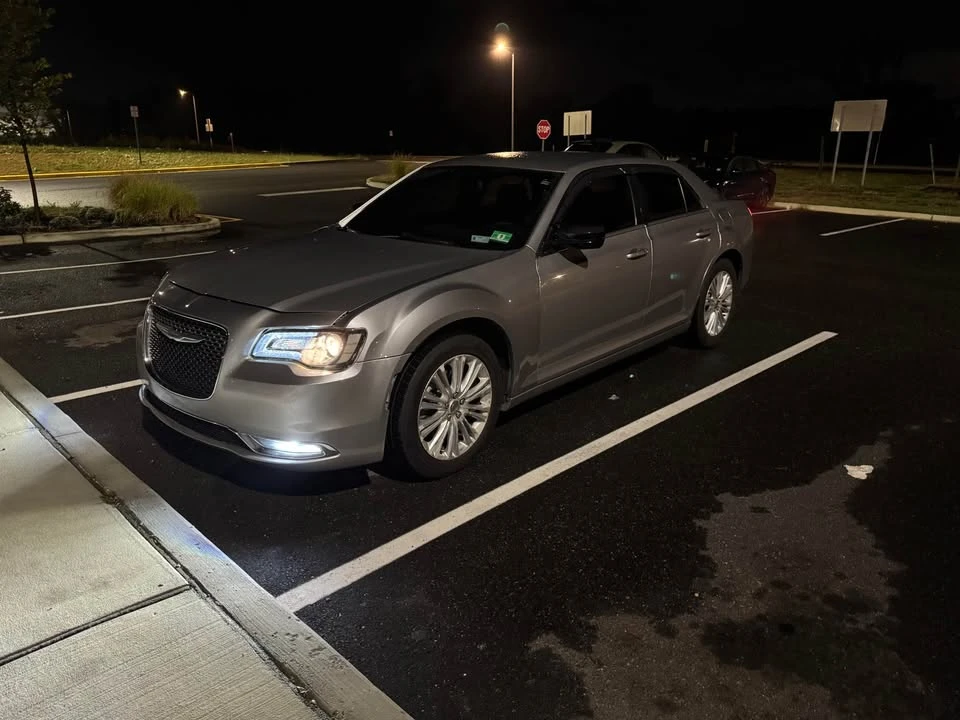 2014 Chrysler 300 (2005-2023) - Image 2 of 5