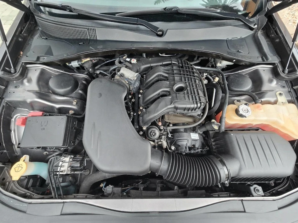 2014 Chrysler 300 (2005-2023) - Image 7 of 21