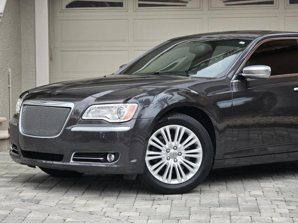 2014 Chrysler 300 (2005-2023) - Image 2 of 21