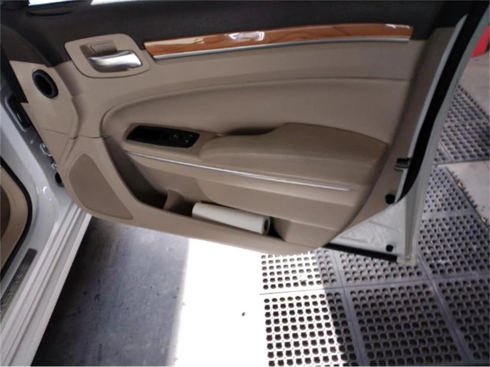 2014 Chrysler 300 (2005-2023) - Image 4 of 21