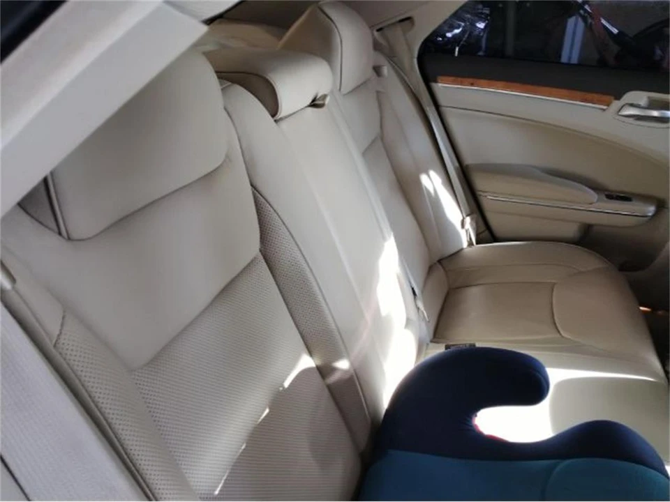2014 Chrysler 300 (2005-2023) - Image 7 of 21