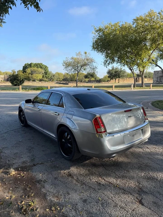 2014 Chrysler 300 (2005-2023) - Image 4 of 12