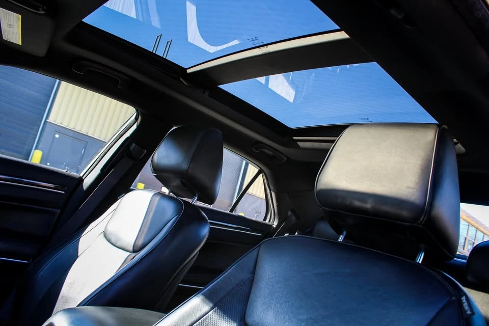 2014 Chrysler 300 (2005-2023) - Image 16 of 19