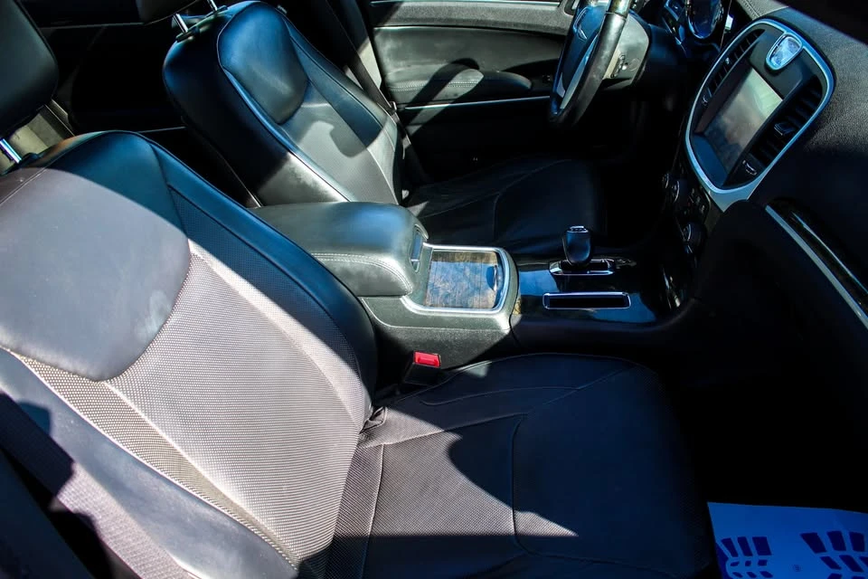 2014 Chrysler 300 (2005-2023) - Image 13 of 19