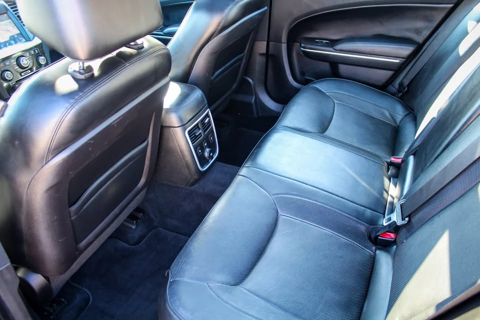 2014 Chrysler 300 (2005-2023) - Image 14 of 19