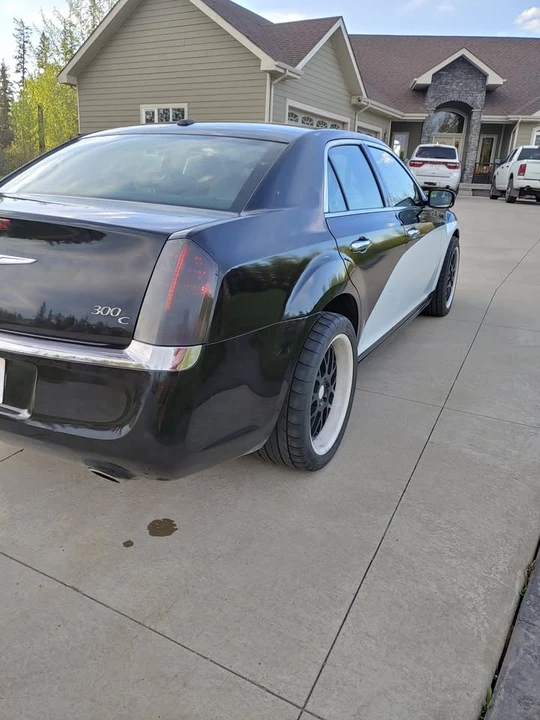 2014 Chrysler 300 (2005-2023) - Image 3 of 17