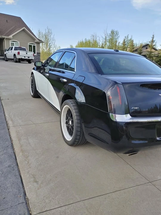 2014 Chrysler 300 (2005-2023) - Image 10 of 17