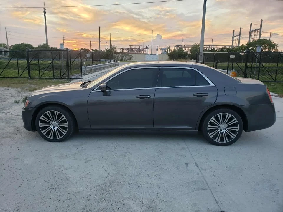 2014 Chrysler 300 (2005-2023) - Image 4 of 10