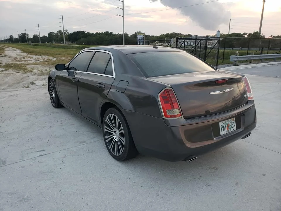2014 Chrysler 300 (2005-2023) - Image 7 of 10