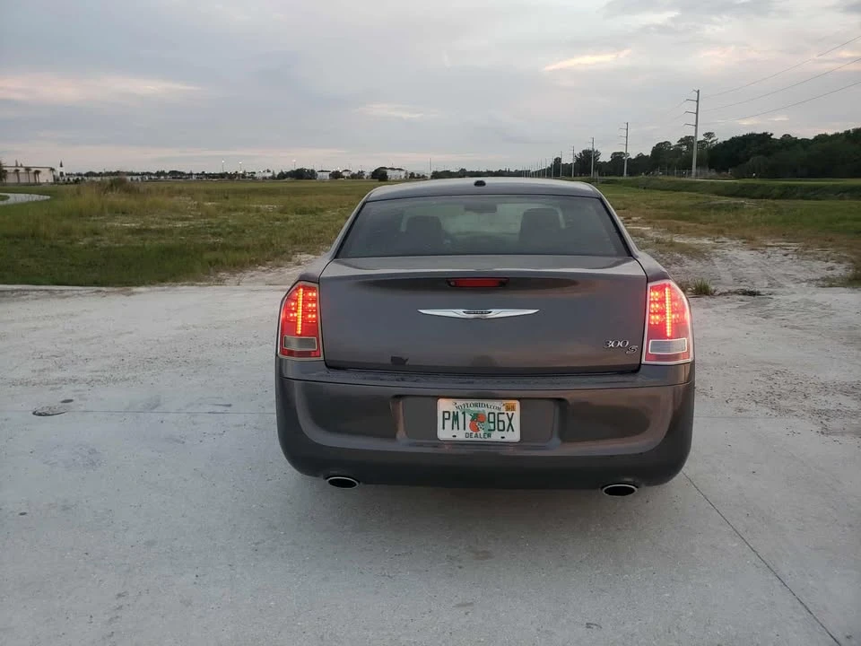2014 Chrysler 300 (2005-2023) - Image 6 of 10