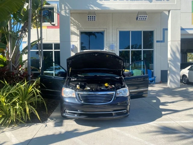 2014 Chrysler Town & Country - Image 17 of 21