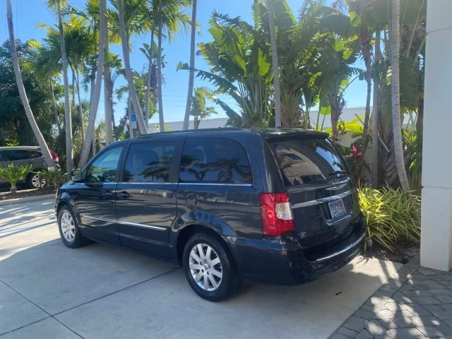 2014 Chrysler Town & Country - Image 6 of 21