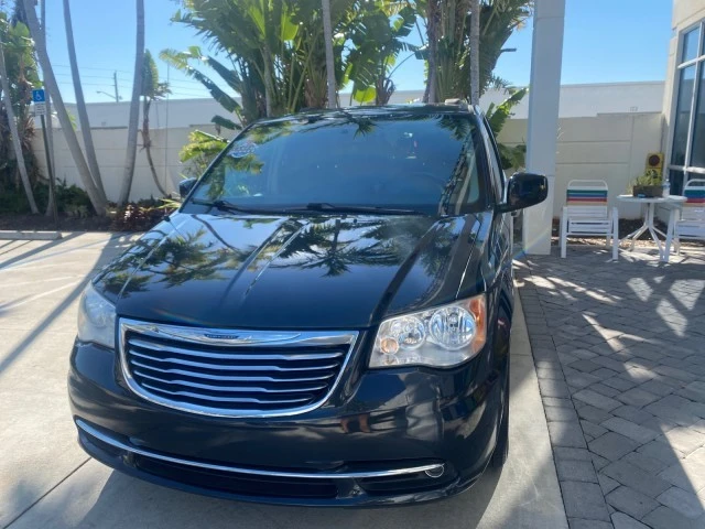 2014 Chrysler Town & Country - Image 4 of 21