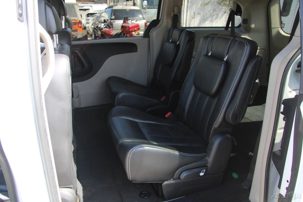 2014 Chrysler Town & Country - Image 20 of 21