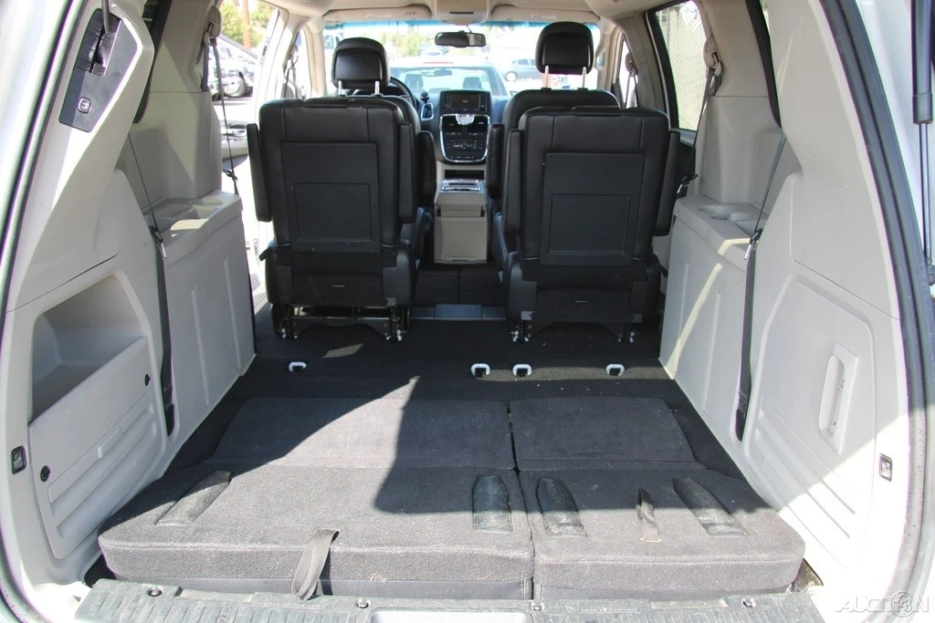 2014 Chrysler Town & Country - Image 21 of 21
