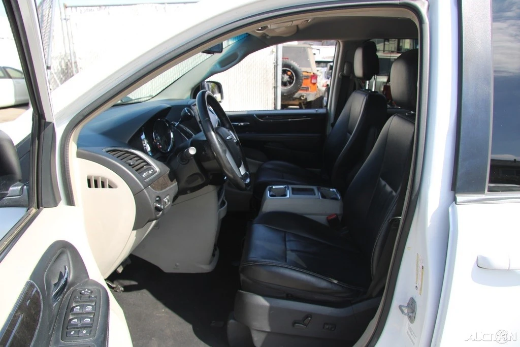 2014 Chrysler Town & Country - Image 14 of 21