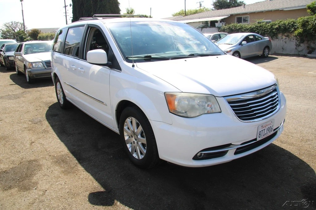 2014 Chrysler Town & Country - Image 10 of 21