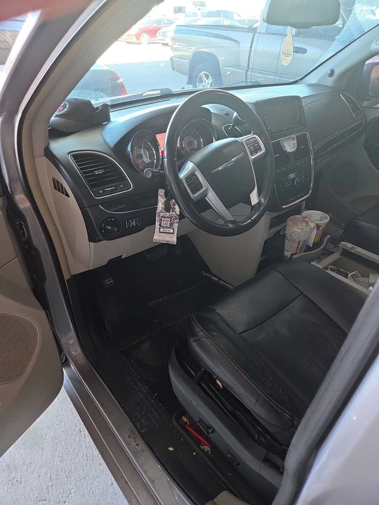 2014 Chrysler Town & Country - Image 7 of 9