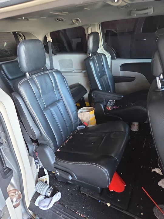 2014 Chrysler Town & Country - Image 5 of 9