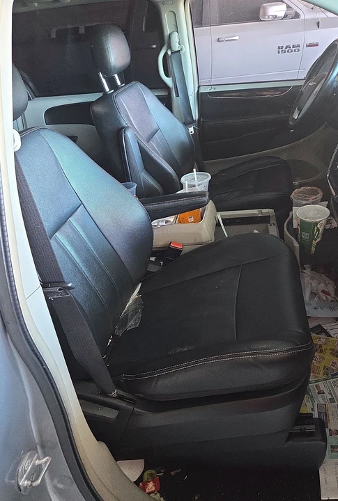 2014 Chrysler Town & Country - Image 6 of 9