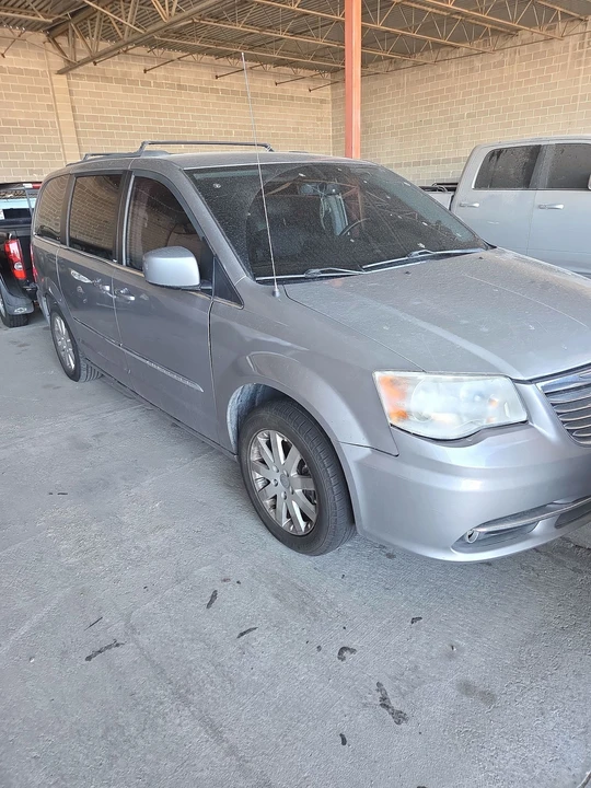 2014 Chrysler Town & Country - Image 3 of 9