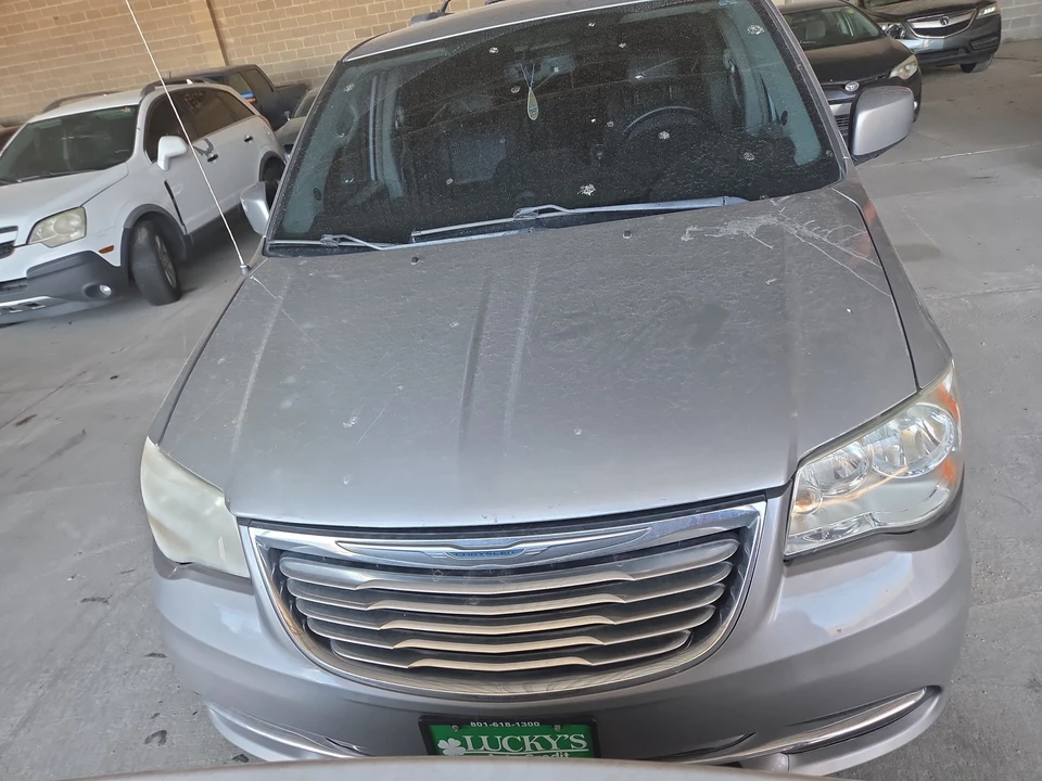 2014 Chrysler Town & Country - Image 2 of 9