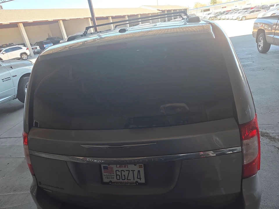2014 Chrysler Town & Country - Image 4 of 9