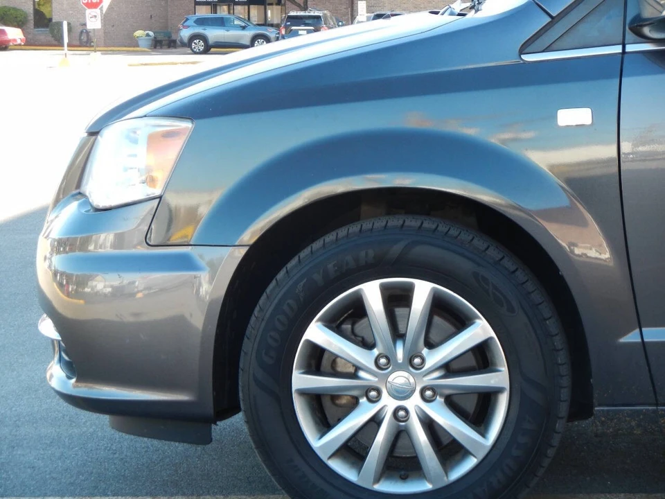 2014 Chrysler Town & Country - Image 12 of 12