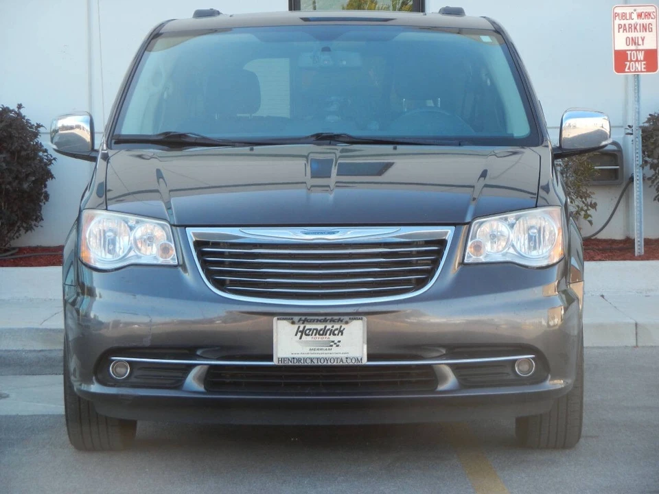 2014 Chrysler Town & Country - Image 7 of 12