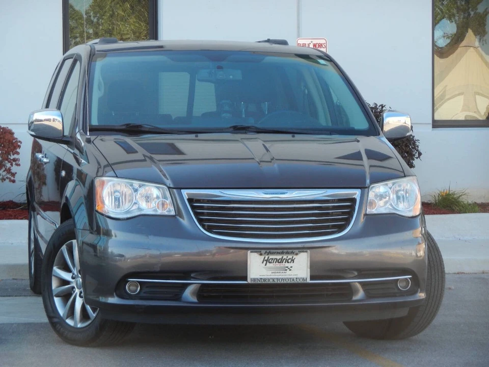 2014 Chrysler Town & Country - Image 5 of 12
