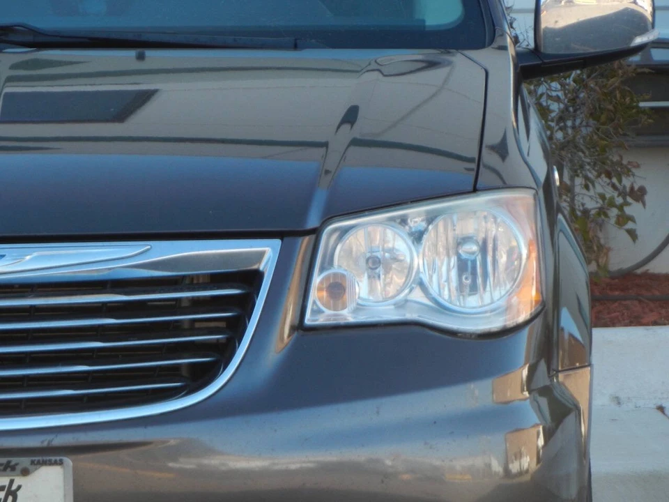 2014 Chrysler Town & Country - Image 8 of 12