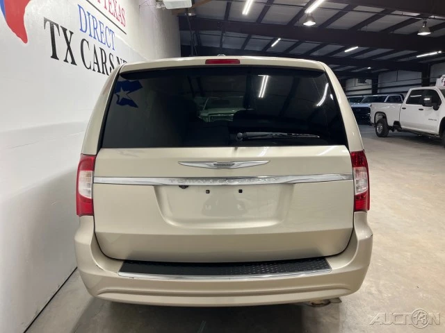2014 Chrysler Town & Country - Image 7 of 21