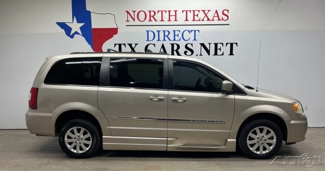 2014 Chrysler Town & Country - Image 4 of 21