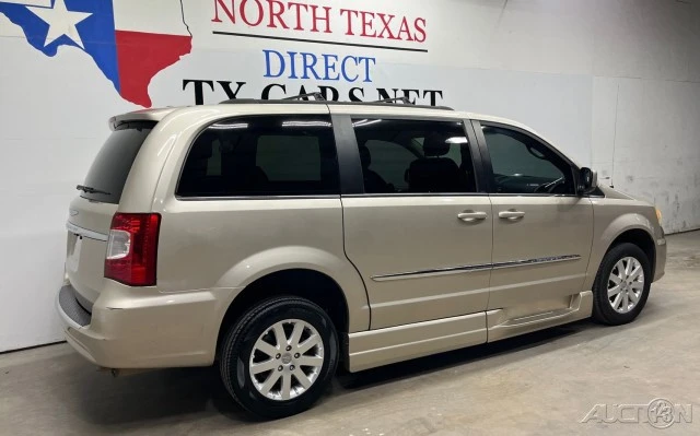 2014 Chrysler Town & Country - Image 5 of 21