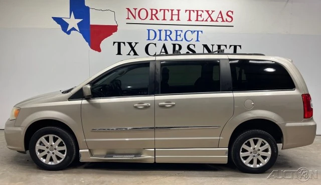 2014 Chrysler Town & Country - Image 11 of 21