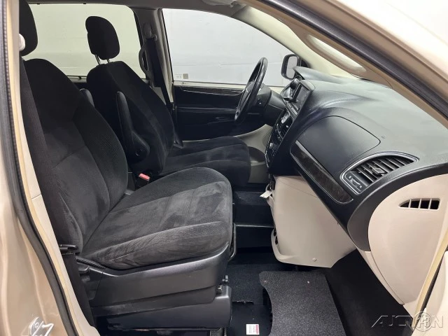 2014 Chrysler Town & Country - Image 20 of 21