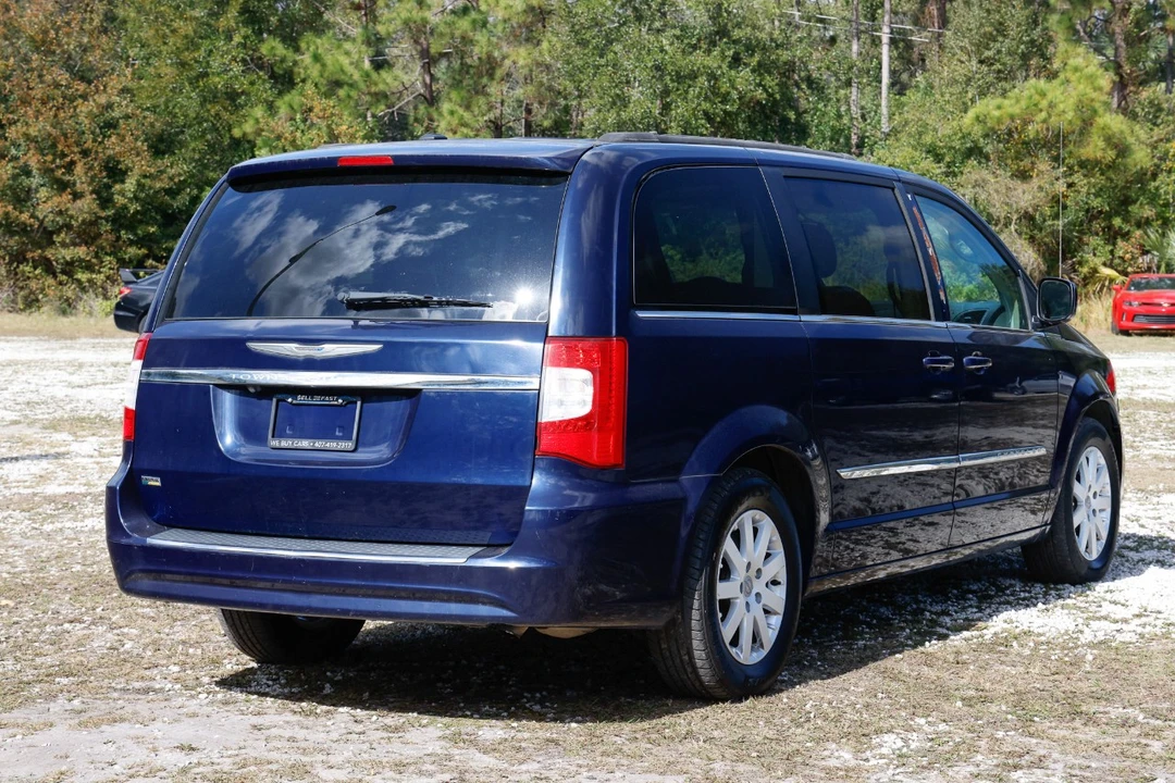 2014 Chrysler Town & Country - Image 11 of 12