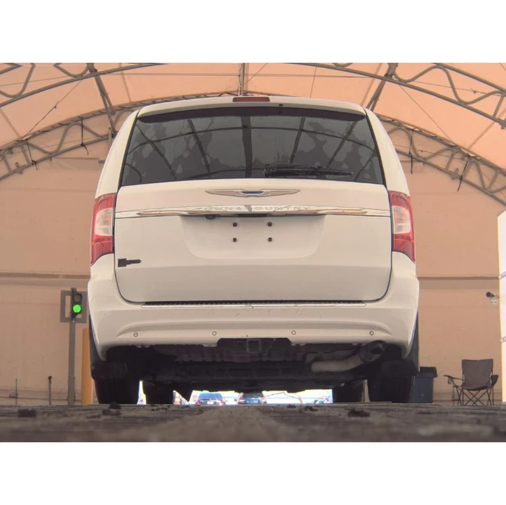 2014 Chrysler Town & Country - Image 7 of 12