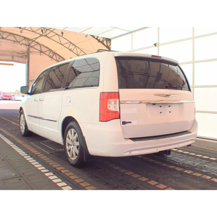 2014 Chrysler Town & Country - Image 8 of 12