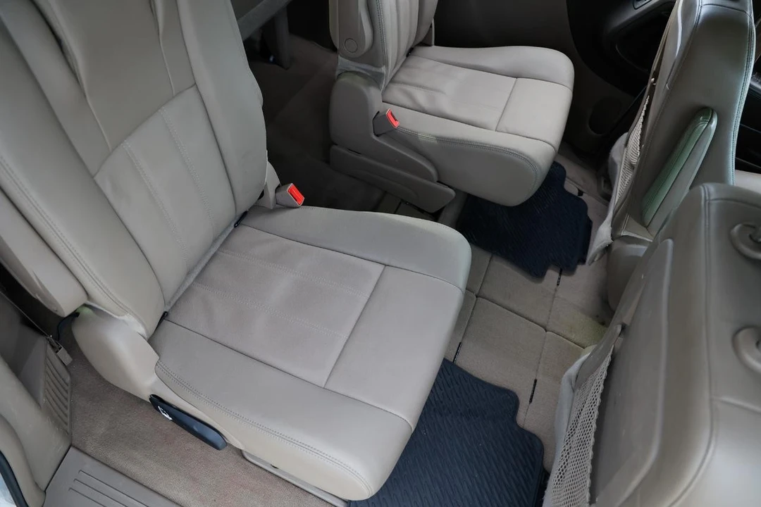 2014 Chrysler Town & Country - Image 12 of 12