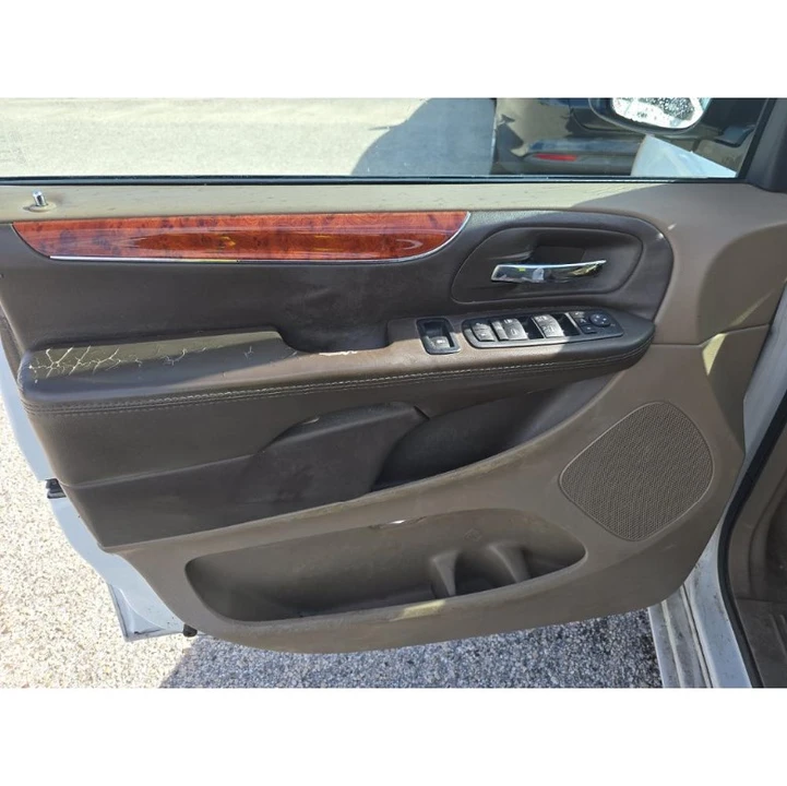 2014 Chrysler Town & Country - Image 10 of 12
