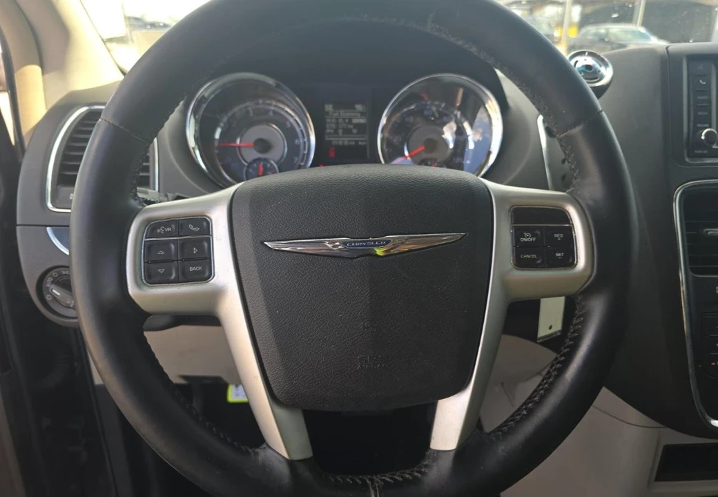 2014 Chrysler Town & Country - Image 12 of 18