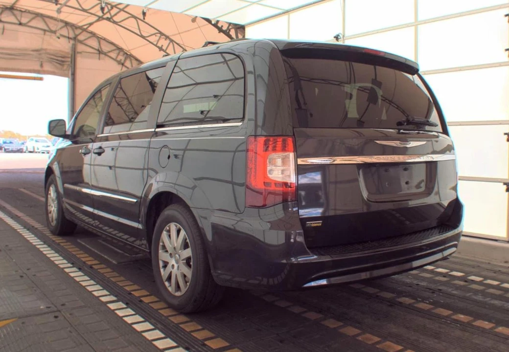 2014 Chrysler Town & Country - Image 8 of 18