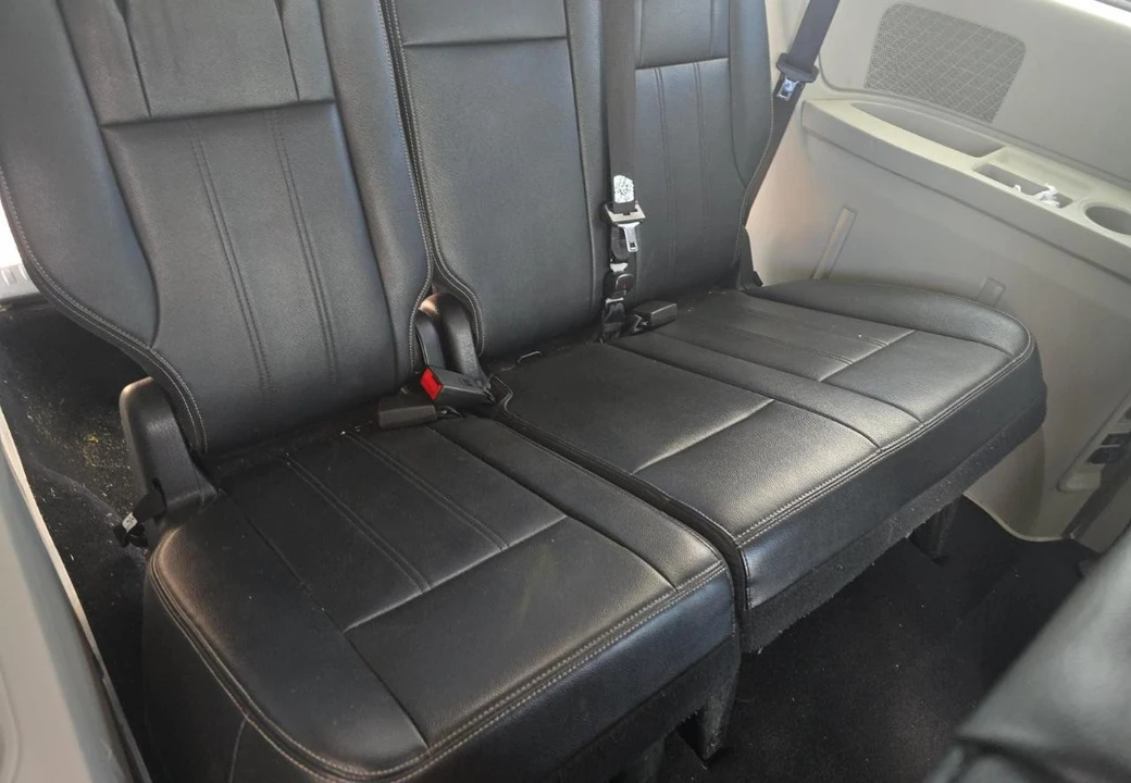 2014 Chrysler Town & Country - Image 16 of 18