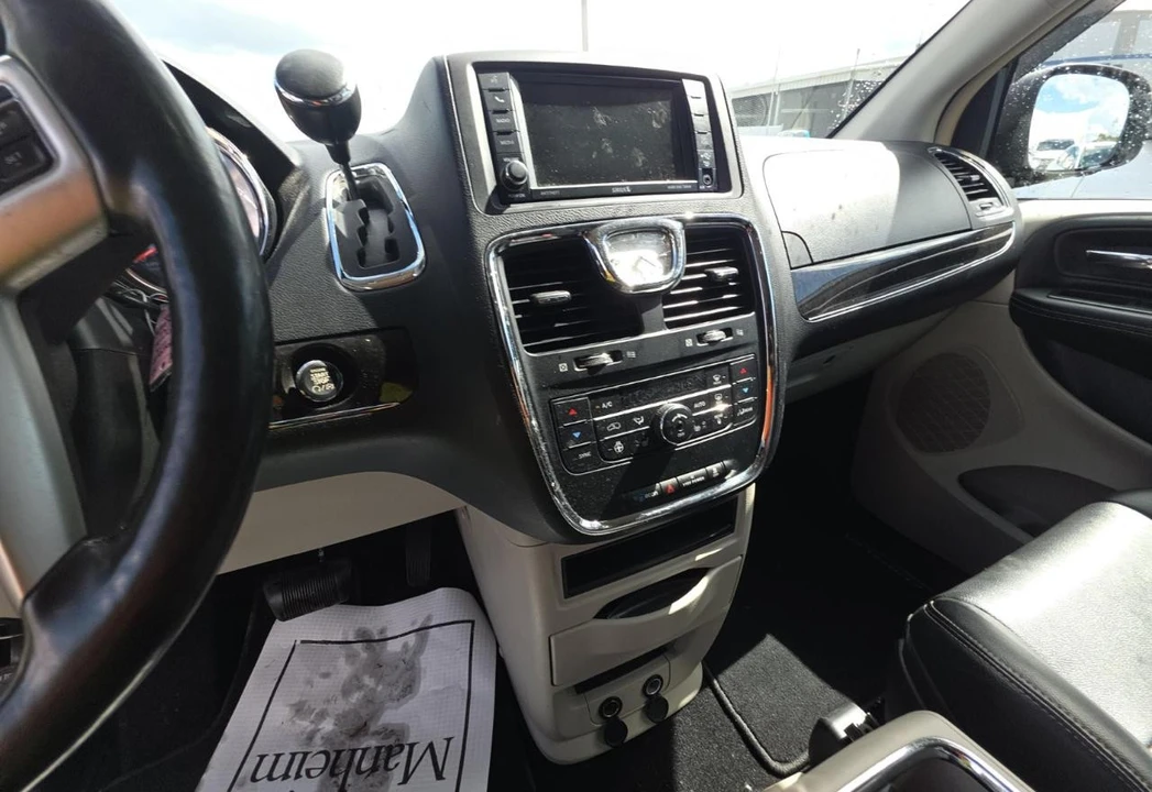 2014 Chrysler Town & Country - Image 14 of 19